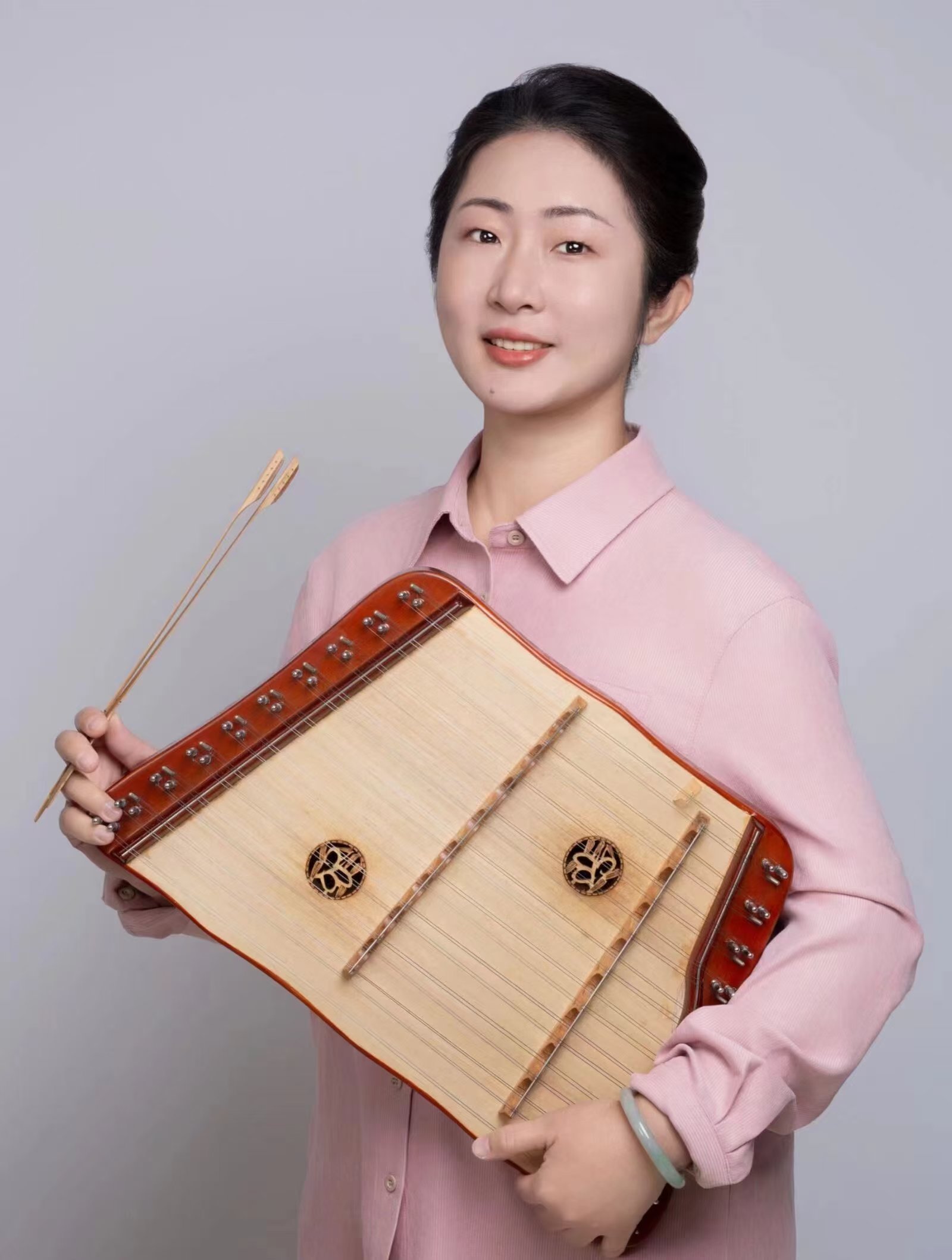 杨华.jpg 杨华.jpg
